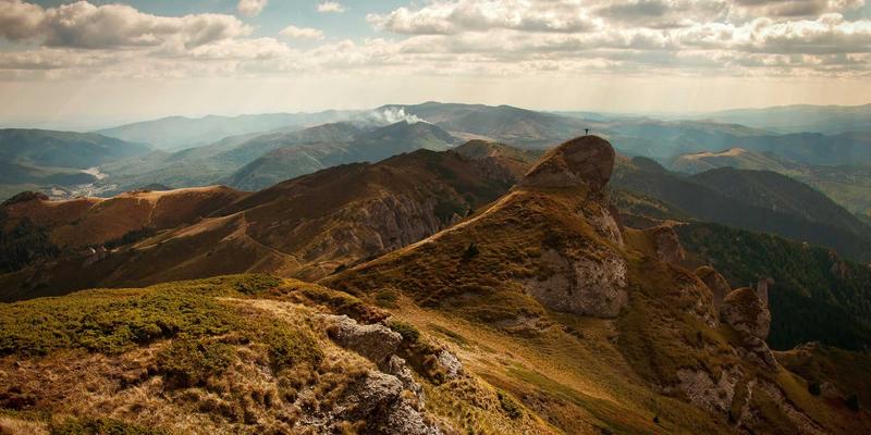 奇果智能多模网关：用温馨科技兼容Zigbee、蓝牙与Wi-Fi，打造您的全屋智能中枢